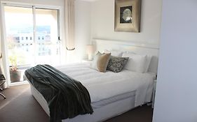 Battery Point Apartment On Hampden